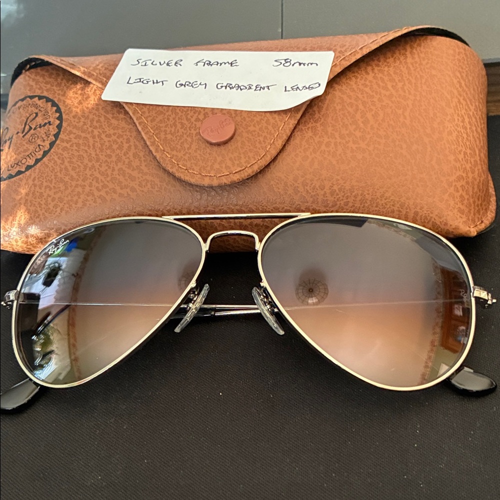 Ray-Ban Aviator Sunglasses with Silver Frames and Light Grey Gradient Lenses.New